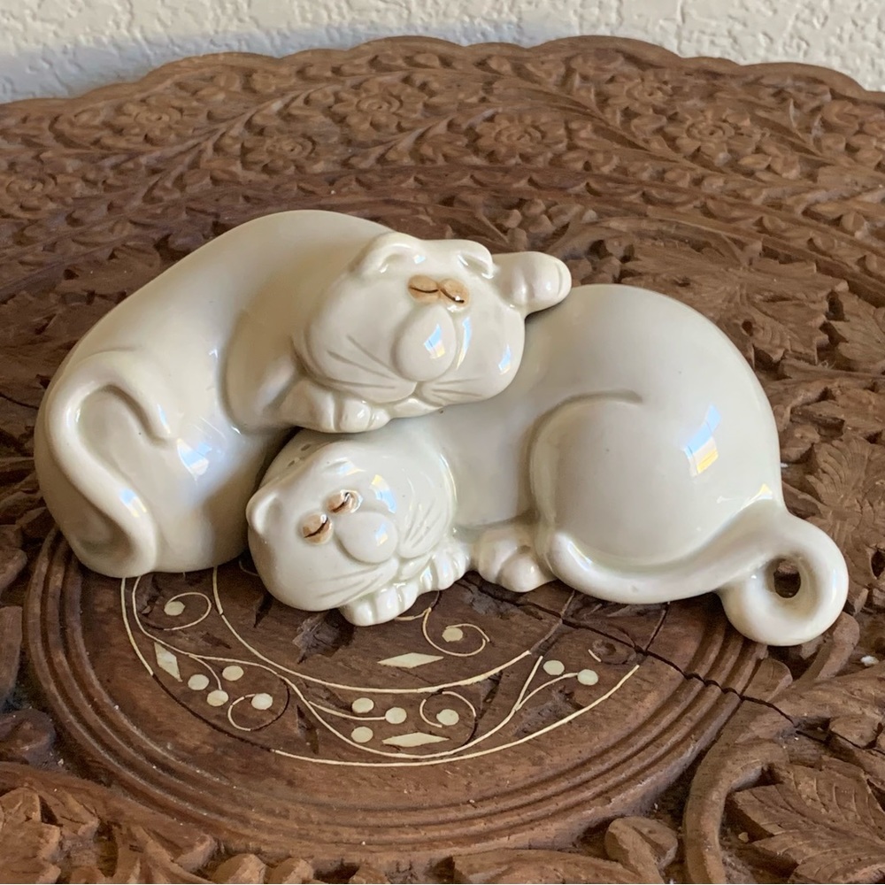 VTG Fitz & Floyd Japan Cat Nap Interlocking Sleeping Cats Salt & Pepper Shakers